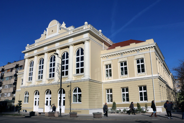 На згради смедеревске гимназије коначно осванула табла добротворима: ЗАХВАЛНОСТ Дини и Љубици Манчић тек после једног ВЕКА